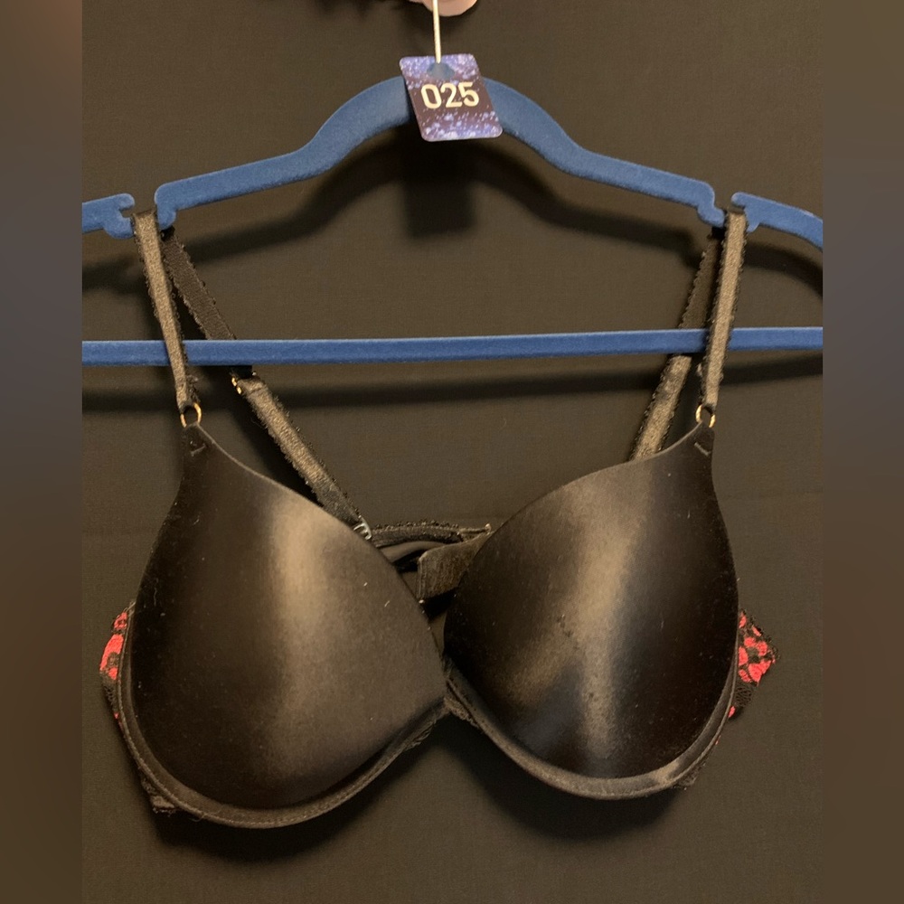 Black and red brassiere